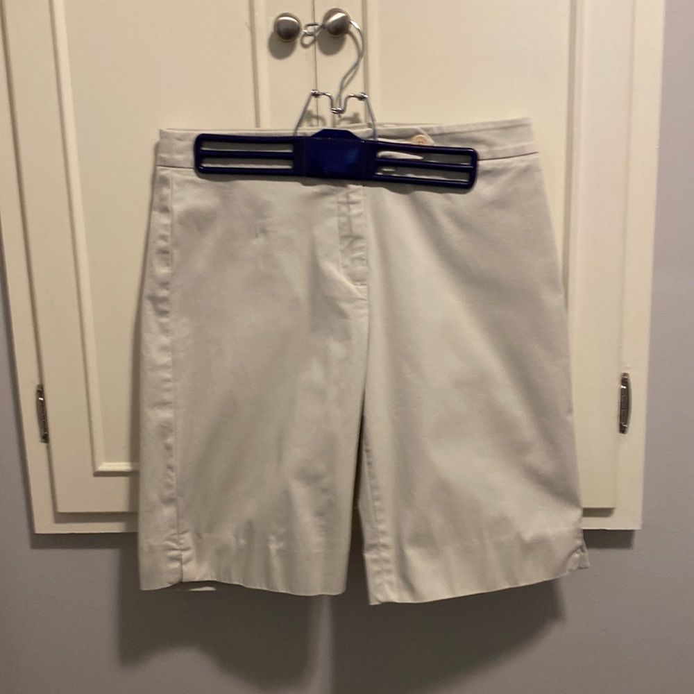 Jones New York khaki shorts 6p
